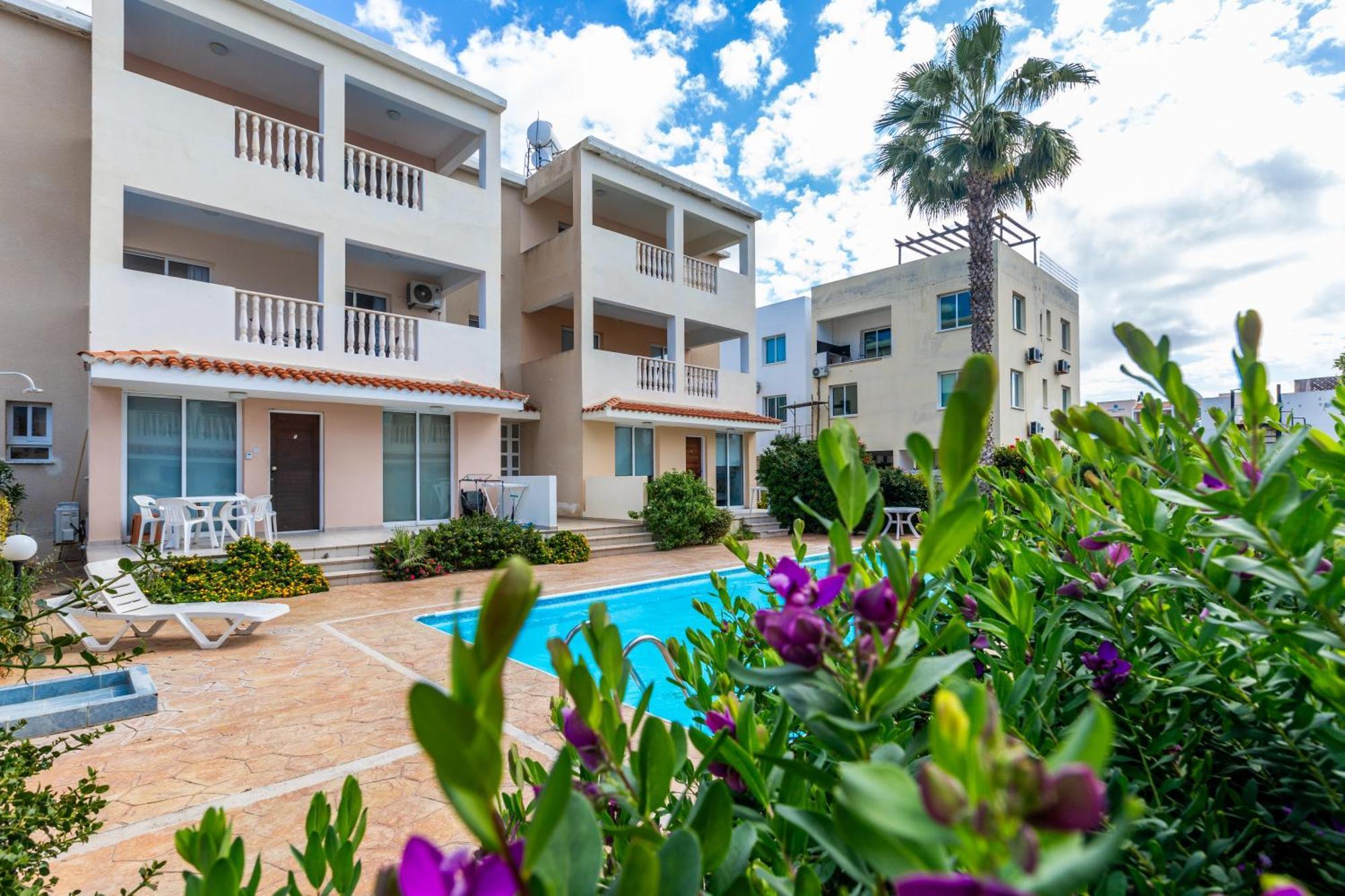 Beautiful 2 Bed Apartment With Great Views In Paphos Exterior photo