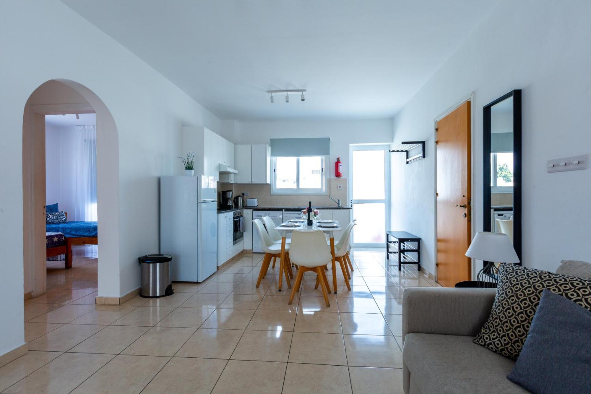 Beautiful 2 Bed Apartment With Great Views In Paphos Exterior photo